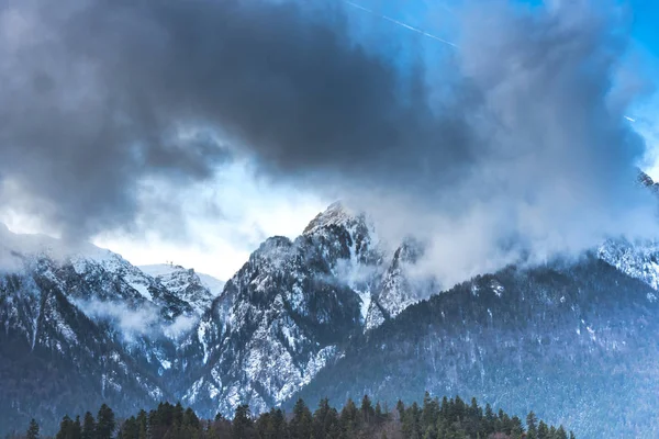 Geweldig Uitzicht Bergen Bedekt Met Zachte Sneeuw — Stockfoto