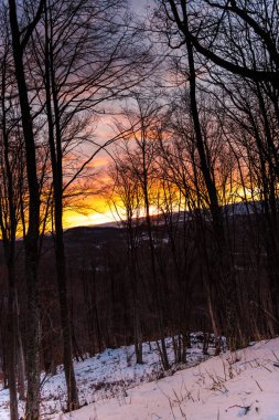 Bulutlu gökyüzü arka plan şaşırtıcı doğa manzaralı