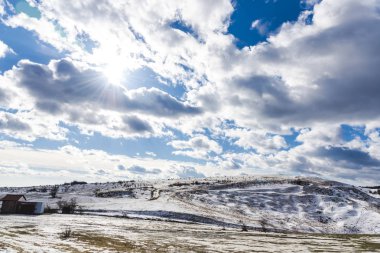 Bulutlu gökyüzü arka plan şaşırtıcı doğa manzaralı