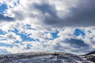 Bulutlu gökyüzü arka plan şaşırtıcı doğa manzaralı