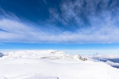 Bulutlu gökyüzü arka plan şaşırtıcı doğa manzaralı