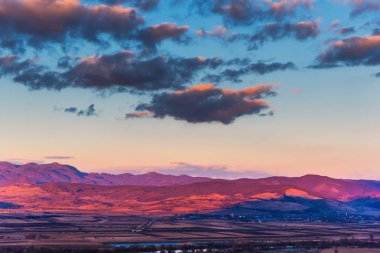 Bulutlu gökyüzü arka plan şaşırtıcı doğa manzaralı