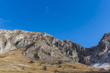 dağlarda manzara doğa manzaralı 