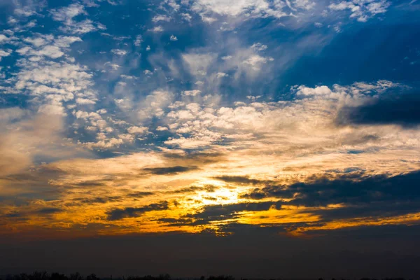 Incredibile Vista Sulla Natura Con Sfondo Cielo Nuvoloso — Foto Stock