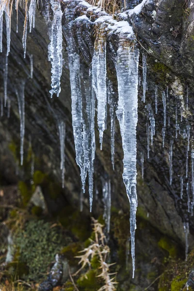 Τεράστια Κρύο Icicles Φόντο Φύση — Φωτογραφία Αρχείου