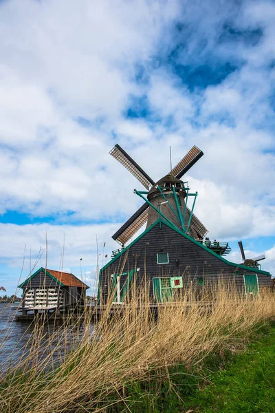 Eski yel değirmeni Hollanda dönüm noktası
