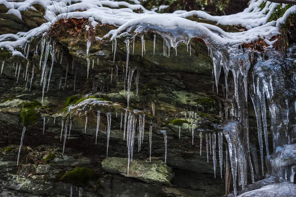 Obrovská Zima Rampouchy Pozadí Přírody — Stock fotografie