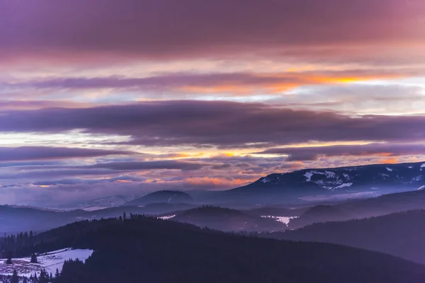 Atemberaubende Aussicht Auf Die Natur Mit Bewölktem Himmel Hintergrund — Stockfoto