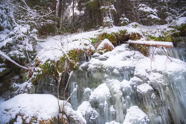 Glaces Froides Énormes Sur Fond Nature — Photo