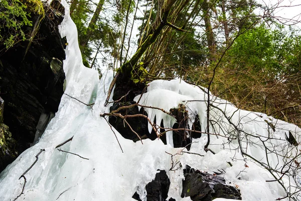 Glaces Froides Énormes Sur Fond Nature — Photo