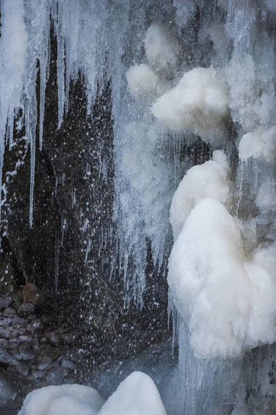 Glaces Froides Énormes Sur Fond Nature — Photo