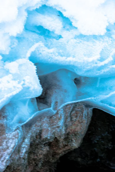 Enorme Koude Ijspegels Natuur Achtergrond — Stockfoto