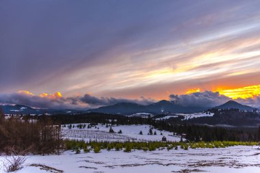 Bulutlu gökyüzü arka plan şaşırtıcı doğa manzaralı