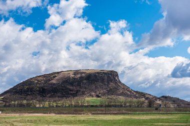 Bulutlu gökyüzü arka plan şaşırtıcı doğa manzaralı