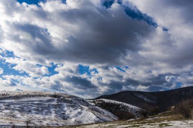 Bulutlu gökyüzü arka plan şaşırtıcı doğa manzaralı
