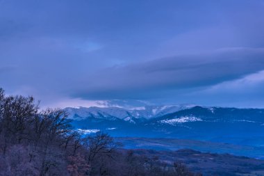 Bulutlu gökyüzü arka plan şaşırtıcı doğa manzaralı