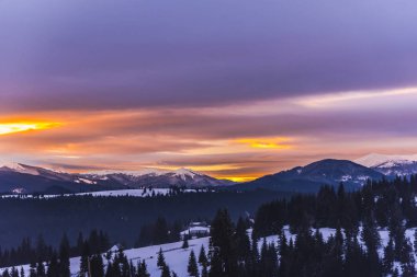 Bulutlu gökyüzü arka plan şaşırtıcı doğa manzaralı