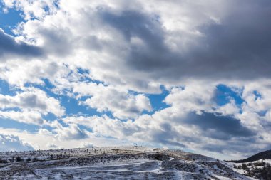 Bulutlu gökyüzü arka plan şaşırtıcı doğa manzaralı