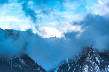 Bulutlu gökyüzü arka plan şaşırtıcı doğa manzaralı