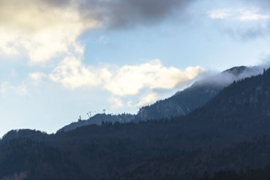 Bulutlu gökyüzü arka plan şaşırtıcı doğa manzaralı