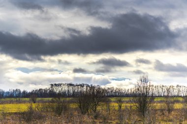 Bulutlu gökyüzü arka plan şaşırtıcı doğa manzaralı