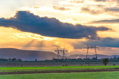 Bulutlu gökyüzü arka plan şaşırtıcı doğa manzaralı