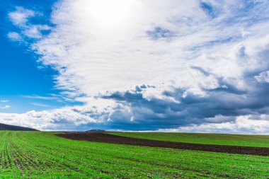 Bulutlu gökyüzü arka plan şaşırtıcı doğa manzaralı