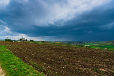 Bulutlu gökyüzü arka plan şaşırtıcı doğa manzaralı