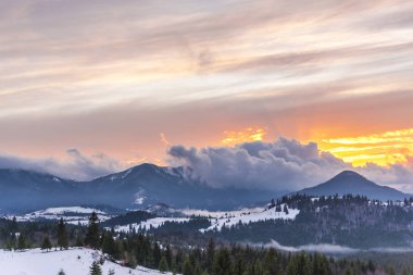 Bulutlu gökyüzü arka plan şaşırtıcı doğa manzaralı