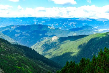 Bulutlu gökyüzü arka plan şaşırtıcı doğa manzaralı