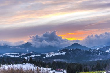 Bulutlu gökyüzü arka plan şaşırtıcı doğa manzaralı
