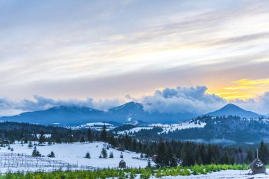 Bulutlu gökyüzü arka plan şaşırtıcı doğa manzaralı