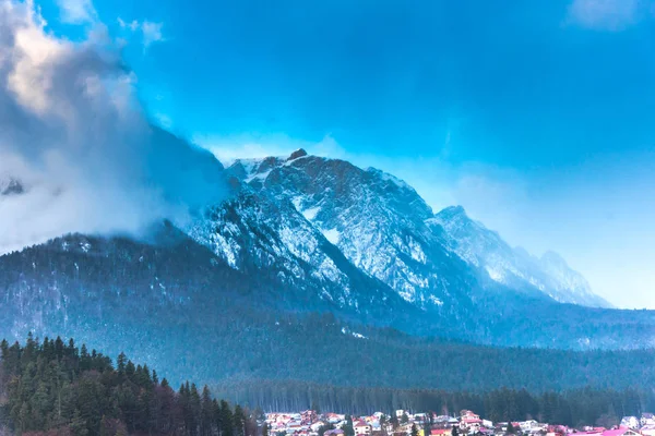 Nevado Paisaje Montañoso Con Cielo Azul Pista Esquí — Foto de Stock