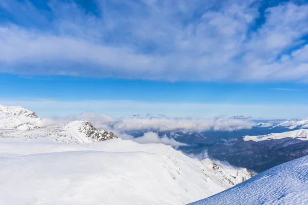 Snowy Mountainous Landscape Blue Sky Ski Slope — Stock Photo, Image