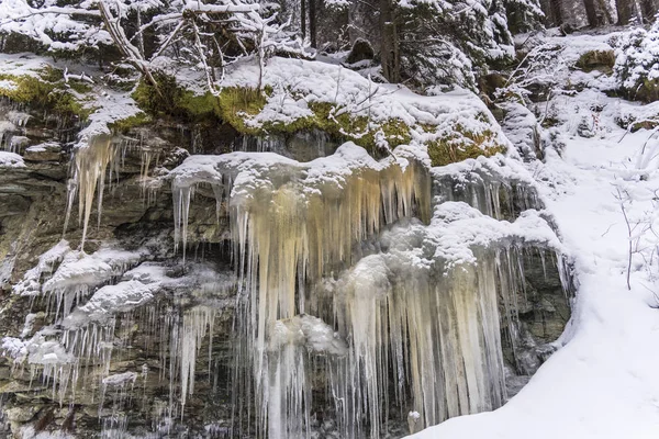 Glaces Froides Énormes Sur Fond Nature — Photo