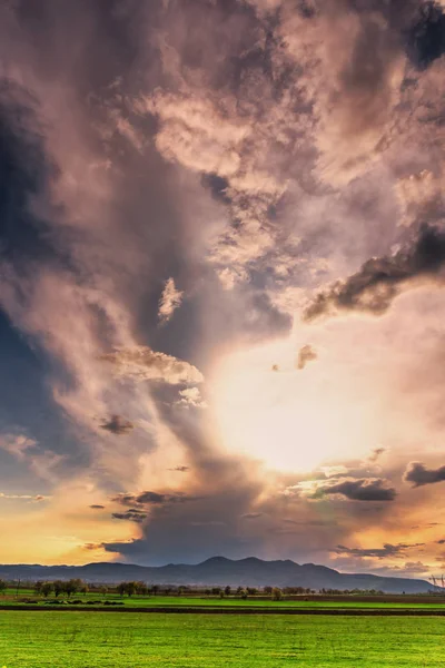 Fantastisk Natur Visa Med Molnig Himmel Bakgrund — Stockfoto