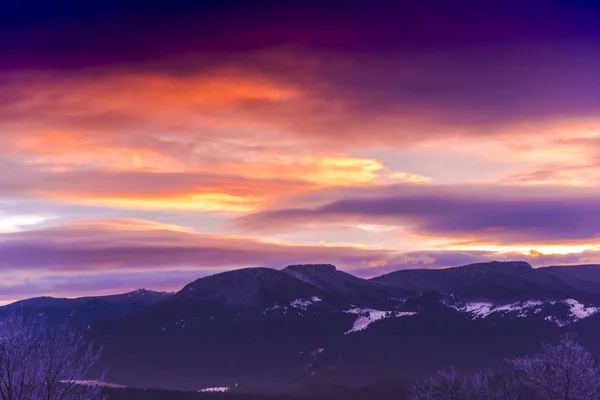 Atemberaubende Aussicht Auf Die Natur Mit Bewölktem Himmel Hintergrund — Stockfoto