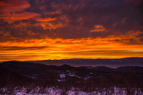 Atemberaubende Aussicht Auf Die Natur Mit Bewölktem Himmel Hintergrund — Stockfoto