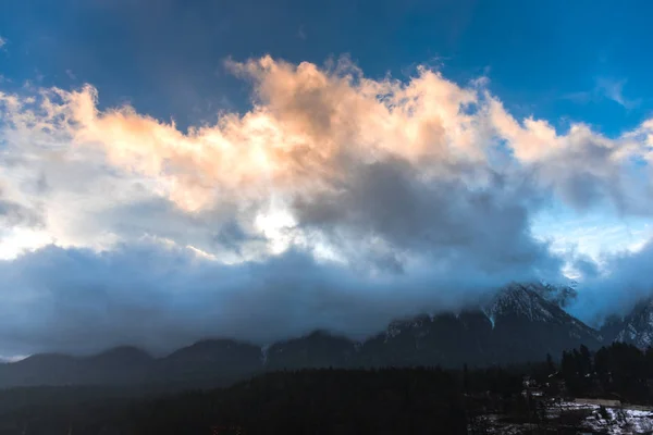 Increíble Vista Naturaleza Con Fondo Cielo Nublado — Foto de Stock