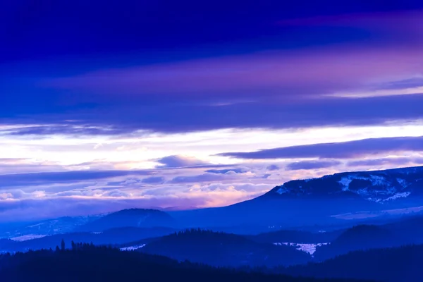 Atemberaubende Aussicht Auf Die Natur Mit Bewölktem Himmel Hintergrund — Stockfoto