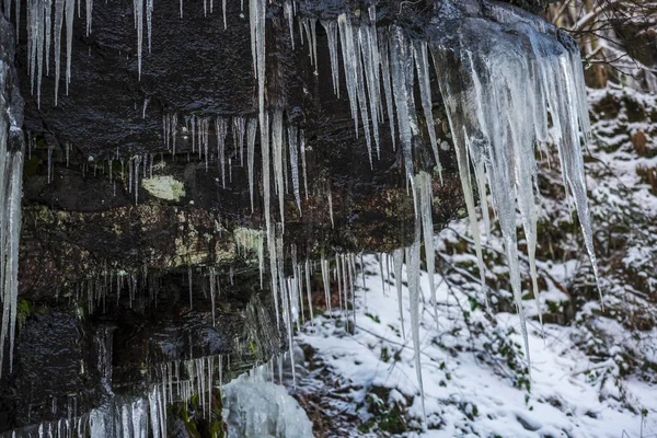 Τεράστια Κρύο Icicles Φόντο Φύση — Φωτογραφία Αρχείου