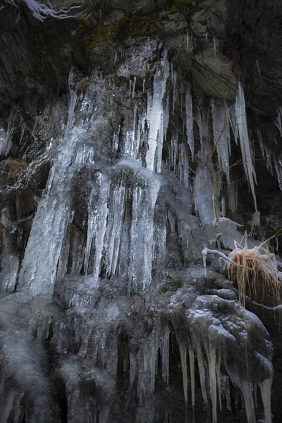 Obrovská Zima Rampouchy Pozadí Přírody — Stock fotografie