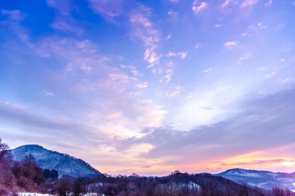 Atemberaubende Aussicht Auf Die Natur Mit Bewölktem Himmel Hintergrund — Stockfoto