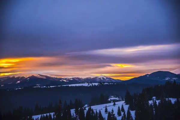 Atemberaubende Aussicht Auf Die Natur Mit Bewölktem Himmel Hintergrund — Stockfoto