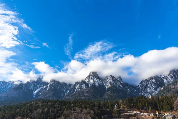 Increíble Vista Montaña Cubierta Nieve Esponjosa — Foto de Stock