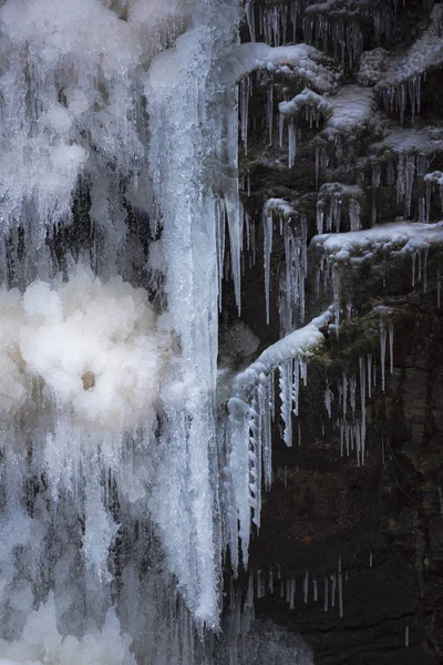 Obrovská Zima Rampouchy Pozadí Přírody — Stock fotografie