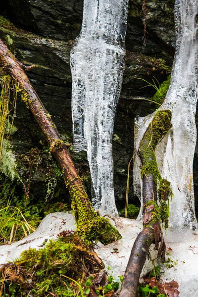 Obrovská Zima Rampouchy Pozadí Přírody — Stock fotografie