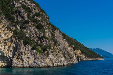 Büyüleyici doğa dağ manzaralı yeşillik ile