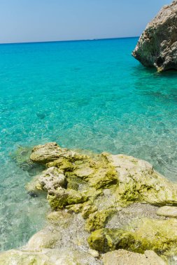 Mavi lagün ile büyüleyici doğa kayalık görünümü