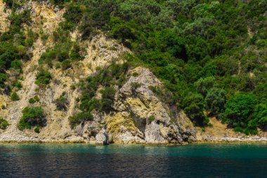 Büyüleyici doğa dağ manzaralı yeşillik ile